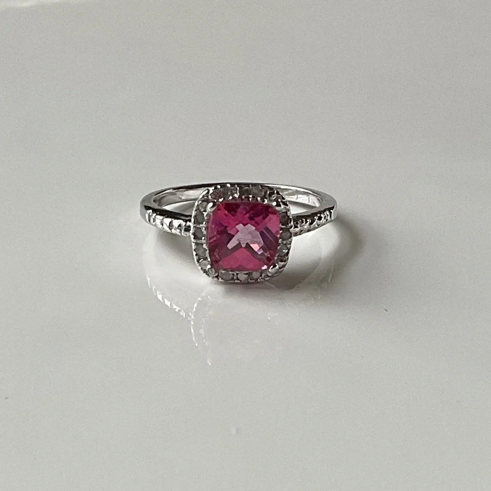 NWT Beautiful VICTORIA TOWNSEND Pink Topaz and Diamond Ring Size 8